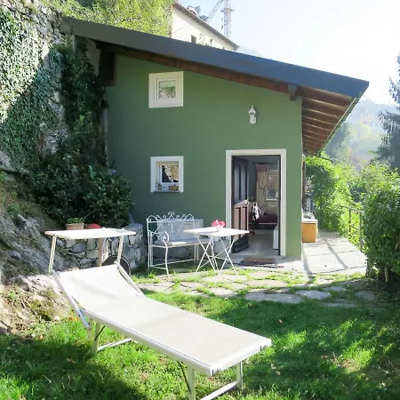Holiday home Locazione Turistica Cabin On The Lake
