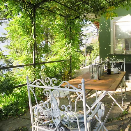 Holiday home Locazione Turistica Cabin On The Lake *